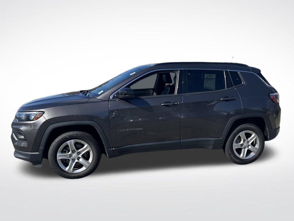 Used 2024 Jeep Compass Latitude AWD/4WD image 4