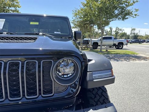 New 2025 Jeep Gladiator Mojave image 9