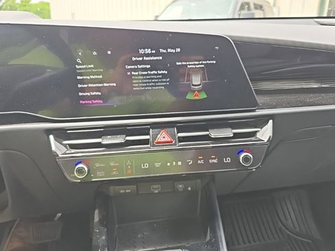 Used 2024 Kia Niro EX FWD image 21