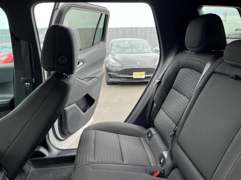 Used 2025 Chevrolet Equinox LT FWD image 39
