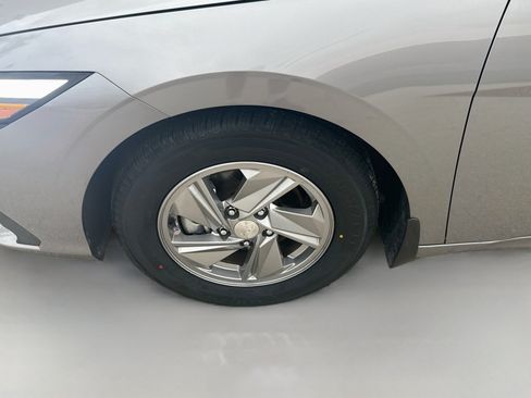 Used 2024 Hyundai Elantra SE FWD image 35