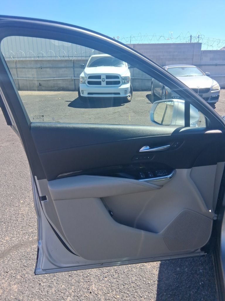 Used 2019 Cadillac XT4 Premium Luxury FWD image 5