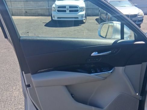 Used 2019 Cadillac XT4 Premium Luxury FWD image 5