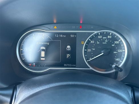 Used 2018 Nissan Kicks SR w/ Exterior Package image 28