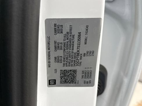 Used 2025 Chevrolet Colorado W/T image 11