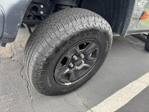 Used 2020 Jeep Wrangler Sport AWD/4WD image 4