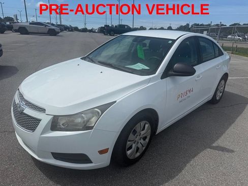 Used 2014 Chevrolet Cruze LS FWD image 2