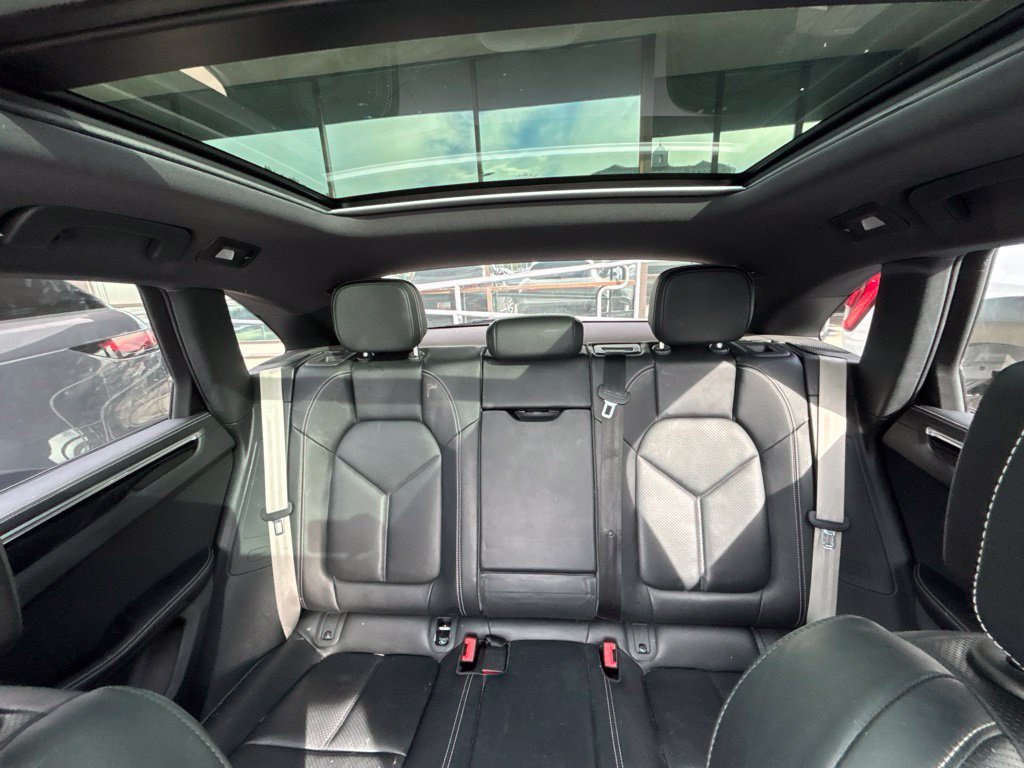 Used 2024 Porsche Macan AWD/4WD image 17
