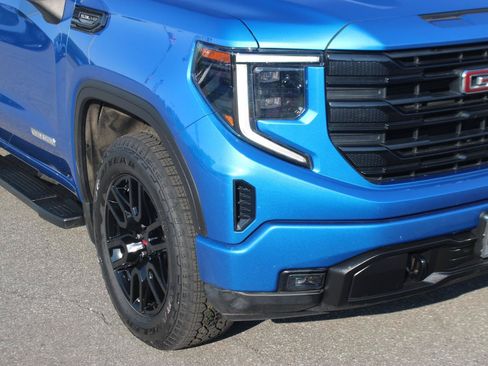 Used 2022 GMC Sierra 1500 Elevation AWD/4WD image 9