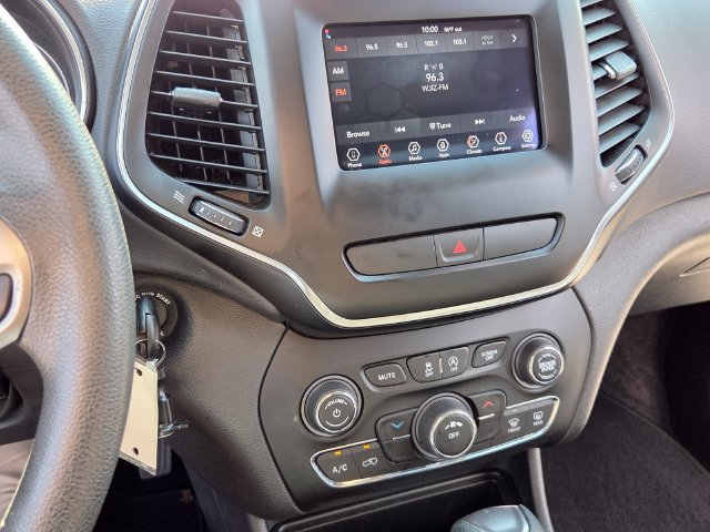 Used 2019 Jeep Cherokee Latitude w/ Popular Appearance Group FWD image 19