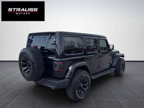 Used 2018 Jeep Wrangler Unlimited Sahara AWD/4WD image 10
