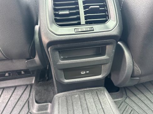 Used 2023 Volkswagen Taos SE w/ Panoramic Sunroof Package AWD/4WD image 21