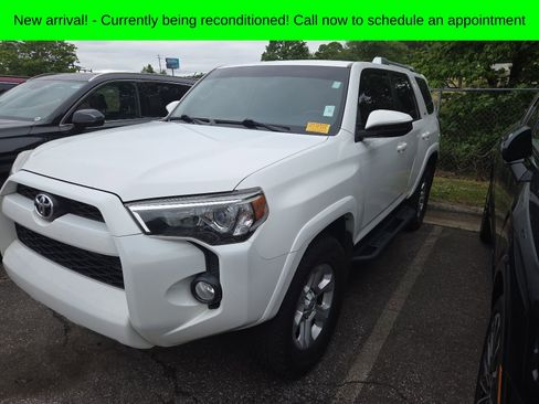 Used 2018 Toyota 4Runner SR5 AWD/4WD image 2