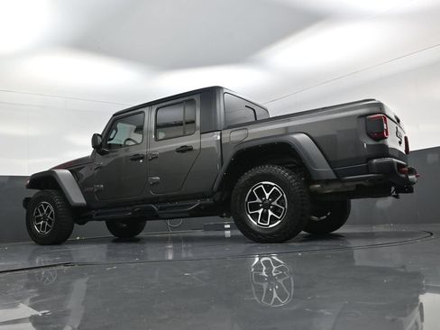 Used 2024 Jeep Gladiator Rubicon w/ Convenience Group AWD/4WD image 17