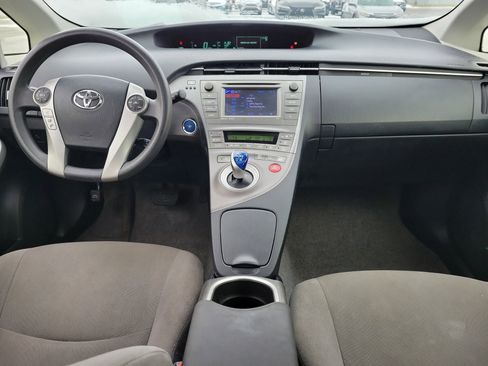 Used 2015 Toyota Prius Three image 9