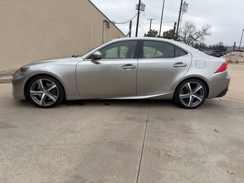 Used 2019 Lexus IS 300 image 2
