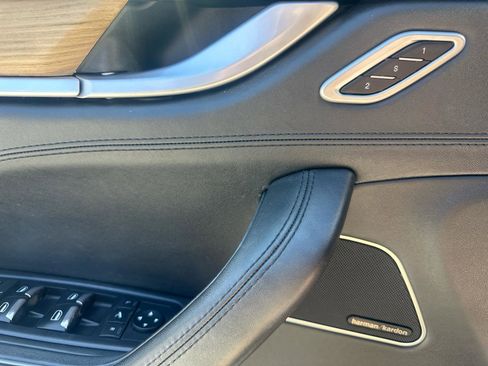 Used 2018 Maserati Levante GranLusso AWD/4WD image 15