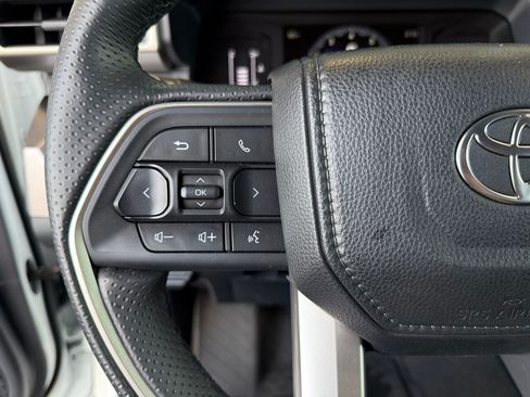 Used 2025 Toyota 4Runner SR5 AWD/4WD image 17