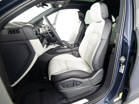 New 2026 Porsche Cayenne AWD/4WD image 16