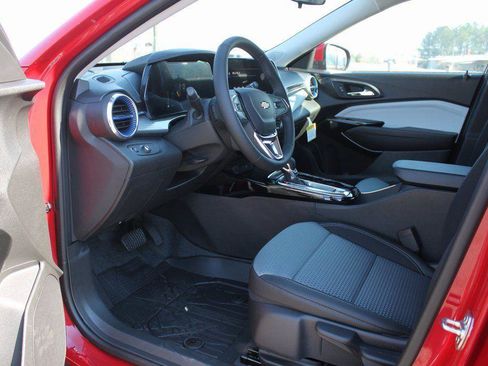 New 2026 Chevrolet Trax LT w/ Driver Confidence Package image 9