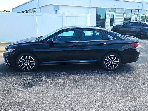 Used 2025 Volkswagen Jetta SE FWD image 3