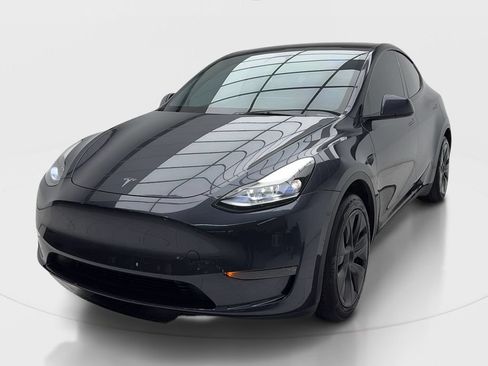 Used 2025 Tesla Model Y Long Range RWD image 4