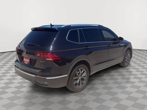 Certified 2023 Volkswagen Tiguan SE w/ Panoramic Sunroof Package AWD/4WD image 10
