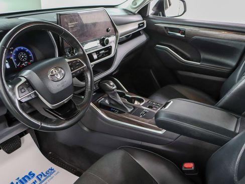 Used 2023 Toyota Highlander Limited image 26