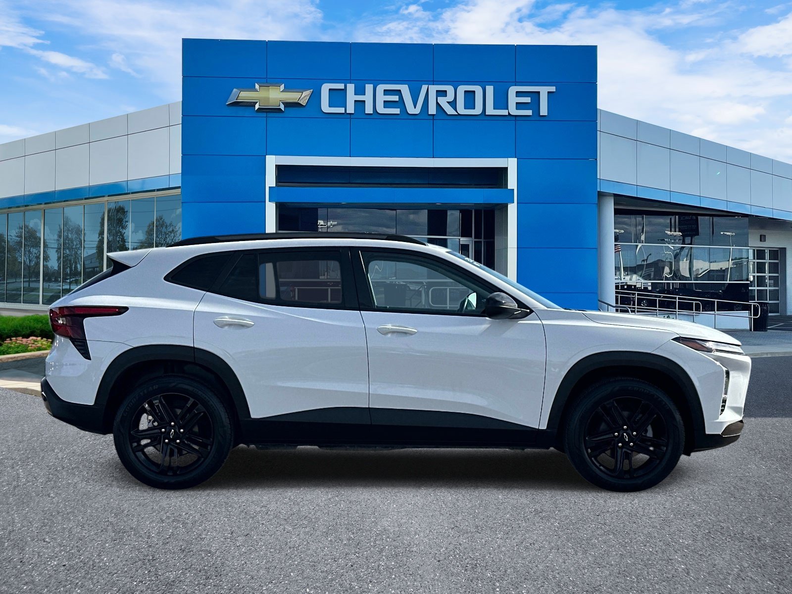 Used 2025 Chevrolet Trax ACTIV w/ Driver Confidence Package FWD image 2