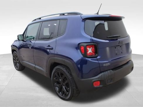 Used 2017 Jeep Renegade Altitude image 3