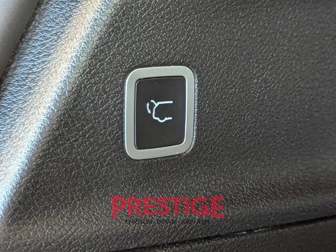 Used 2024 Chrysler Pacifica Limited w/ S Appearance Package FWD image 12