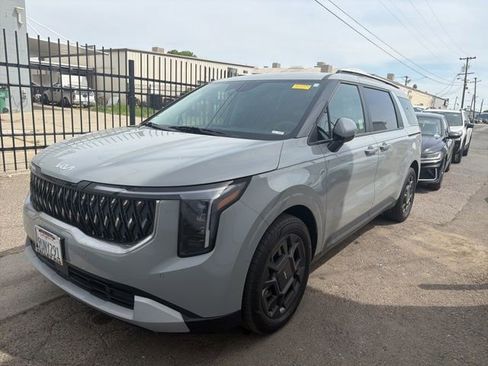 Used 2025 Kia Carnival EX image 1