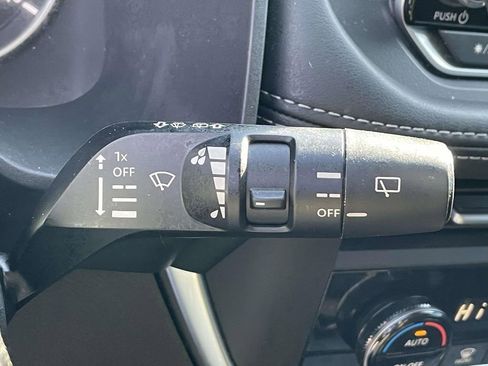 Used 2023 Nissan Rogue SV image 22