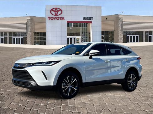 Certified 2024 Toyota Venza LE image 2