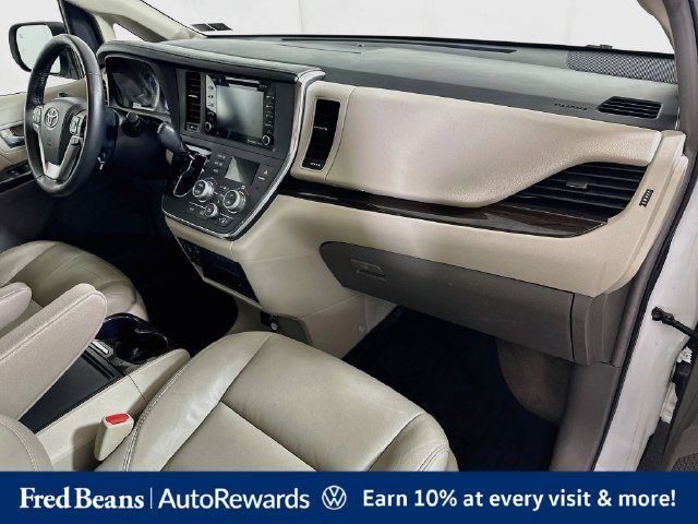 Used 2018 Toyota Sienna XLE Premium FWD image 38