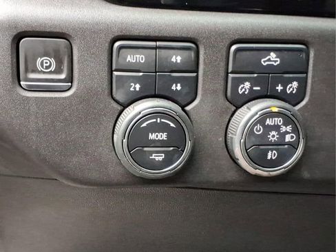 Used 2024 Chevrolet Silverado 1500 LT Trail Boss w/ Convenience Package II image 18