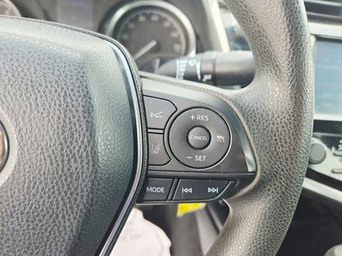 Used 2018 Toyota Camry LE FWD image 22