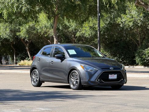 Used 2020 Toyota Yaris LE FWD image 7