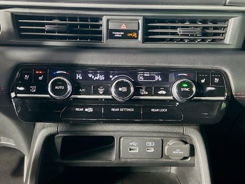 Certified 2025 Honda Pilot Black Edition image 22