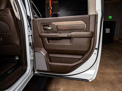 Used 2025 RAM 3500 Longhorn image 39