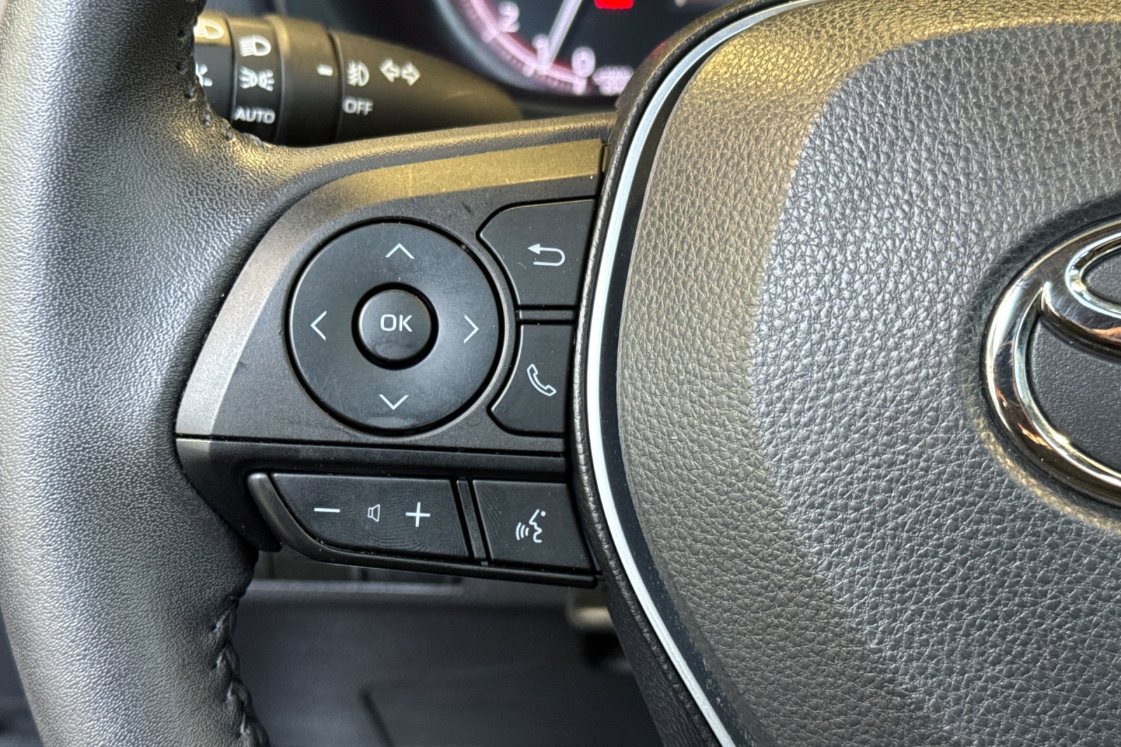 Used 2023 Toyota RAV4 XLE Premium FWD image 31