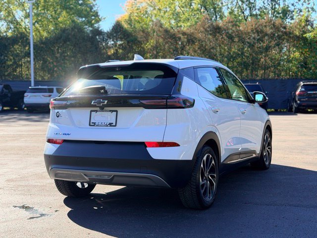 Used 2023 Chevrolet Bolt EUV Premier w/ Sun & Sound Package FWD image 5
