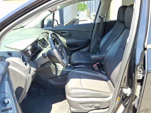 Used 2019 Chevrolet Trax LT w/ Redline Edition FWD image 9