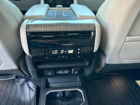 Used 2022 Jeep Wagoneer Series III w/ Premium Group I AWD/4WD image 18