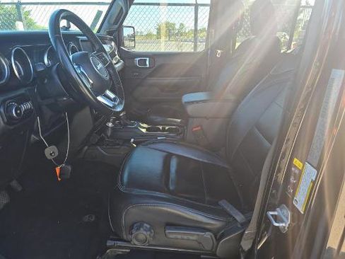 Used 2020 Jeep Wrangler Unlimited Sahara AWD/4WD image 5