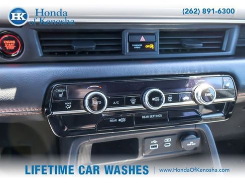 Used 2025 Honda Pilot Sport image 18