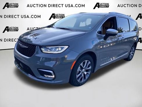 Used 2023 Chrysler Pacifica Pinnacle image 6