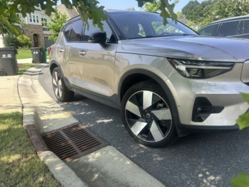 Used 2023 Volvo XC40 Recharge Ultimate w/ Protection Package Premier AWD/4WD image 7