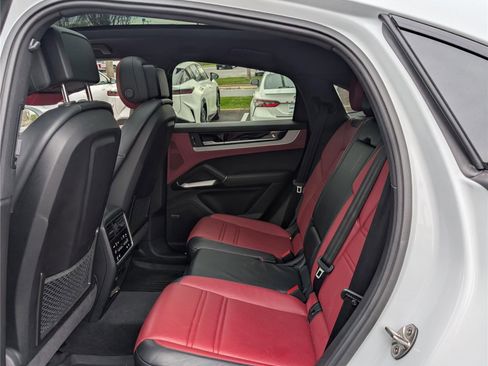 Used 2024 Porsche Cayenne Coupe image 12