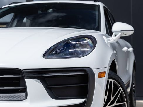 New 2026 Porsche Macan image 18